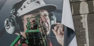 South Carolina replacing Spurrier poster with new banner