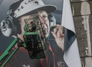 South Carolina replacing Spurrier poster with new banner