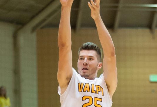 Peters sparks Valparaiso comeback win over Trinity, 89-75