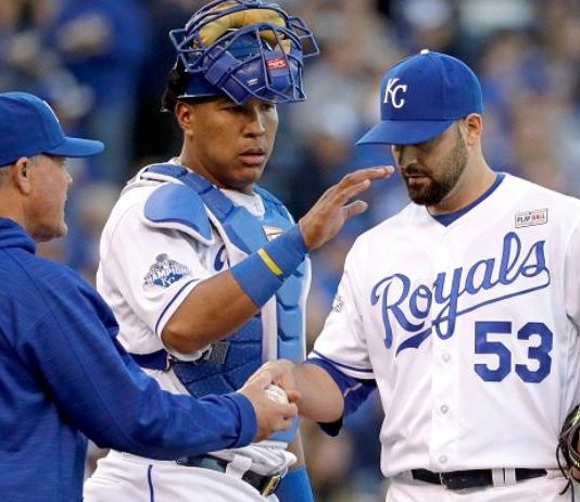 Dillon Gee, Daniel Nava leave Royals and become free agents