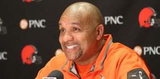 Browns say coach Hue Jackson’s job safe despite 0-10 start