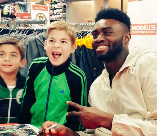 Police clear mall after crowd gathers for rapper, NBA player