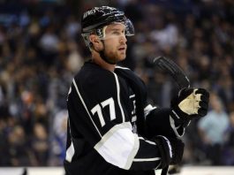 Carter scores twice, Kings beat Maple Leafs 7-0