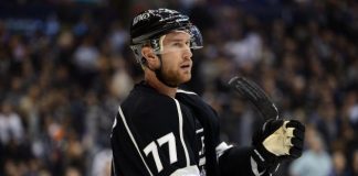 Carter scores twice, Kings beat Maple Leafs 7-0