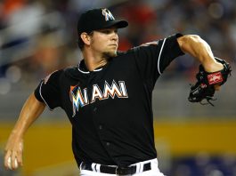 Giants sign right-hander Johnson to minor league deal