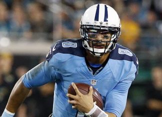The Latest: Mariota on target against Rodgers