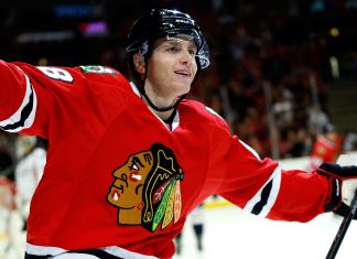 Blackhawks win 3-2 to hand Canadiens rare regulation loss