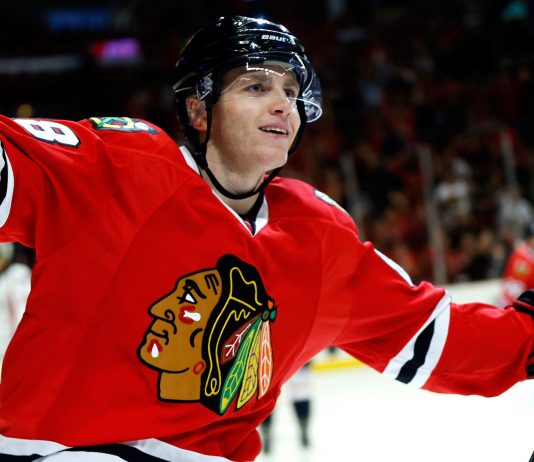 Blackhawks win 3-2 to hand Canadiens rare regulation loss