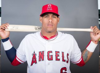 Angels pick up $7 million option on 3B Yunel Escobar
