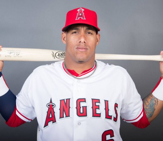 Angels pick up $7 million option on 3B Yunel Escobar