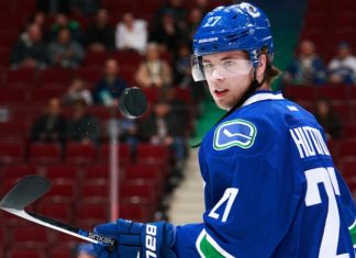 Canucks sign Hutton to 2-year, $5.6 million extension