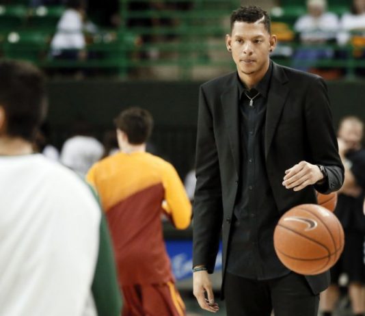 Isaiah Austin cleared to play 2 years after Marfan diagnosis