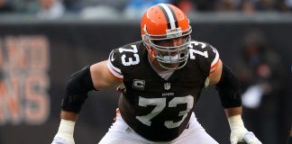 Browns crawl into bye 0-12, but Thomas sees positive steps