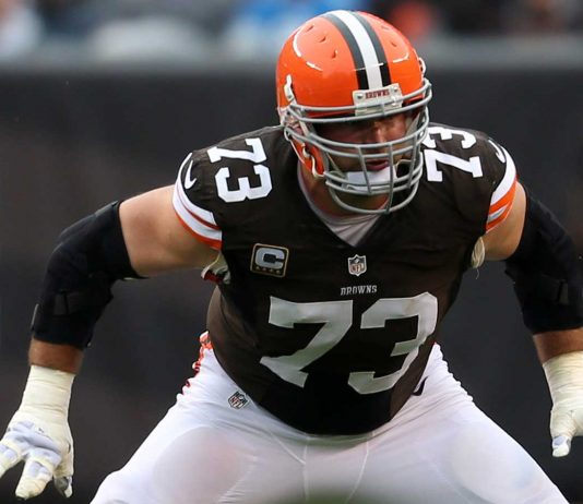 Browns crawl into bye 0-12, but Thomas sees positive steps