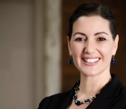 Oakland unveils stadium plan to keep Raiders in Bay Area