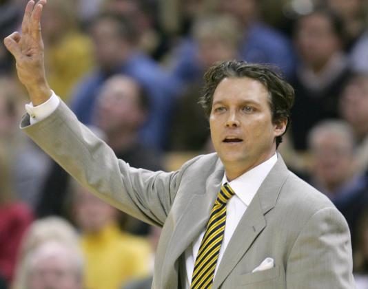 Jazz coach Quin Snyder misses game vs Lakers with illness