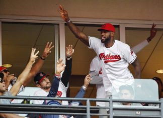LeBron to wear Cubs uniform after losing Series bet to Wade
