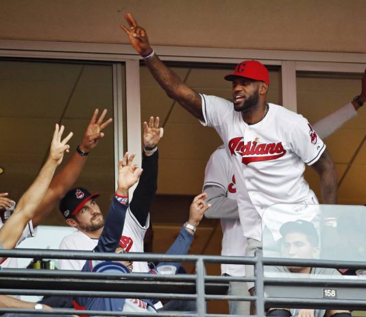 LeBron to wear Cubs uniform after losing Series bet to Wade