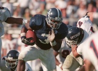 1999 Payton Award winner Peterson in College HOF class