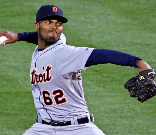 Royals invite veteran pitchers to spring training next month