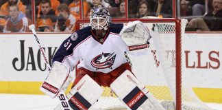 Maple Leafs acquire McElhinney off waivers