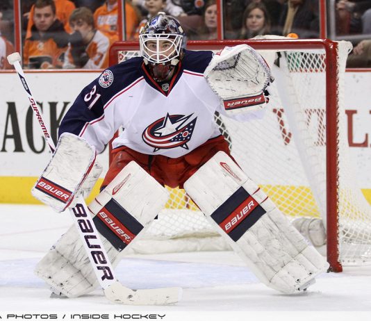 Maple Leafs acquire McElhinney off waivers