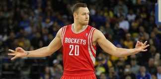 AP Source: Pelicans, 7-footer Motiejunas agree on contract