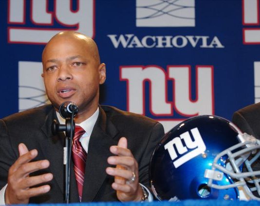 Reese: Giants investigating hole in wall outside locker room