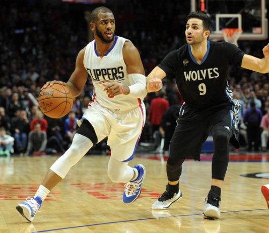 Clippers guard Chris Paul sprains left thumb against Thunder