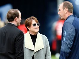 Titans celebrate with fans, set playoffs as goal