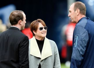 Titans celebrate with fans, set playoffs as goal