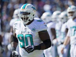 AP source: 49ers sign DT Earl Mitchell to 4-year deal