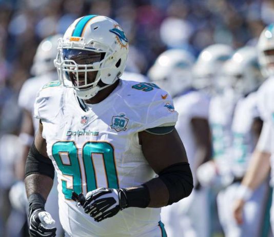 AP source: 49ers sign DT Earl Mitchell to 4-year deal