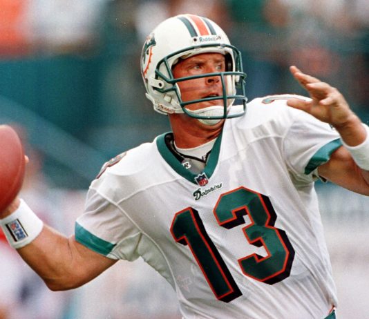 Dolphins sign Dan Marino to 1-day contract