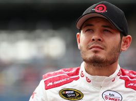 Kyle Larson claims pole at Fontana, edging Denny Hamlin
