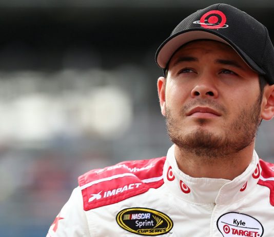 Kyle Larson claims pole at Fontana, edging Denny Hamlin
