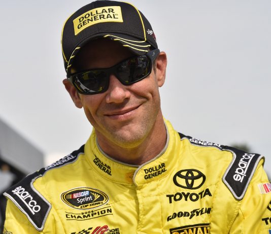 Kenseth wins pole for Sunday at Richmond