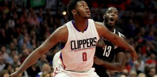 Bulls sign former Clippers C Stone