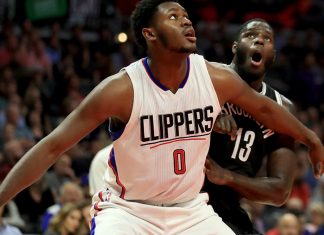 Bulls sign former Clippers C Stone