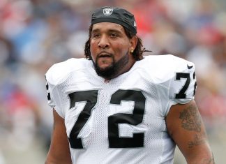 Raiders give left tackle Donald Penn $21 million extension
