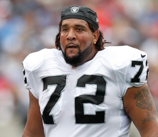 Raiders give left tackle Donald Penn $21 million extension