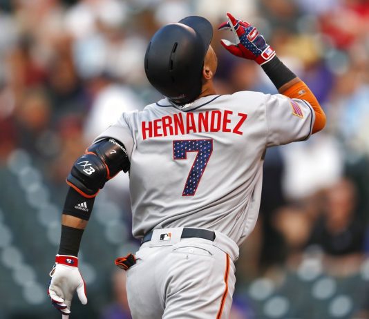 Late error helps Rockies rally for 5-2 win over Giants