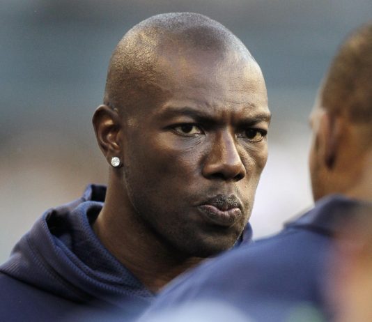 Owens says he will give induction speech at Chattanooga