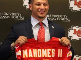 Chiefs’ expectations rest on Mahomes’ strong right arm