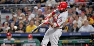 Cards outfielder Fowler breaks foot, put on disabled list