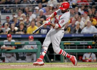 Cards outfielder Fowler breaks foot, put on disabled list