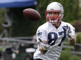 Pats’ Gronk gets $4.3M raise, highest paid tight end in NFL