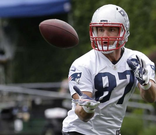 Pats’ Gronk gets $4.3M raise, highest paid tight end in NFL