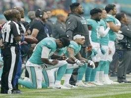 2 players kneel for anthem, Kaepernick tweets to thank them