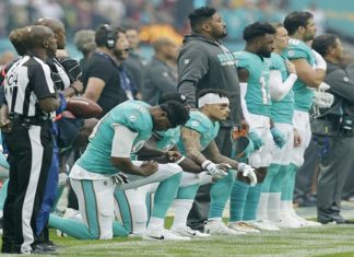 2 players kneel for anthem, Kaepernick tweets to thank them